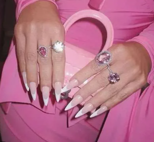 Press-on nails célébrités stars tendances mode
