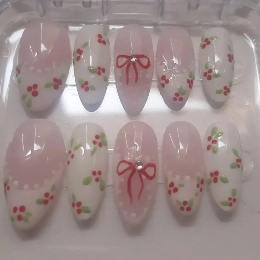 Transformez vos ongles en véritables œuvres d'art avec cette collection exclusive qui allie élégance et fantaisie