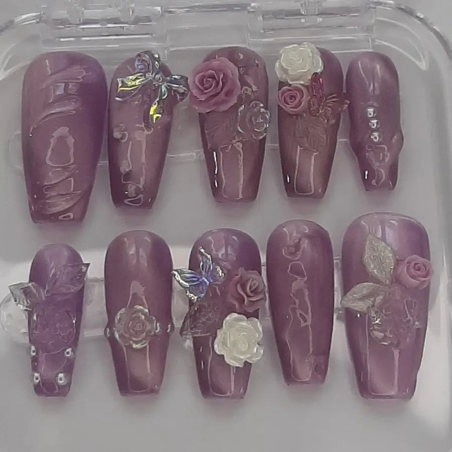 Magnifiques faux ongles violet ca eyes embellis de fleurs 3D, noeud, papillons et gel 3d