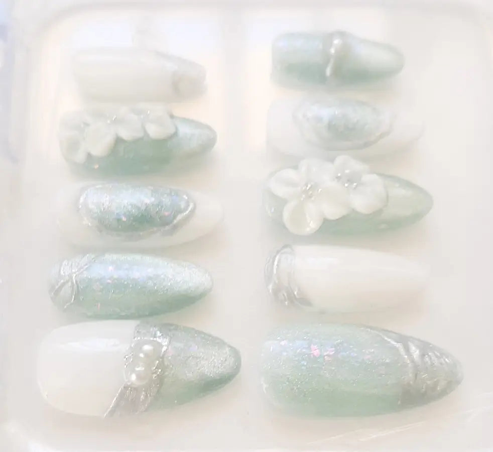 Vue détaillée Frosted Elegance vert eau givré blanc Cat eyes