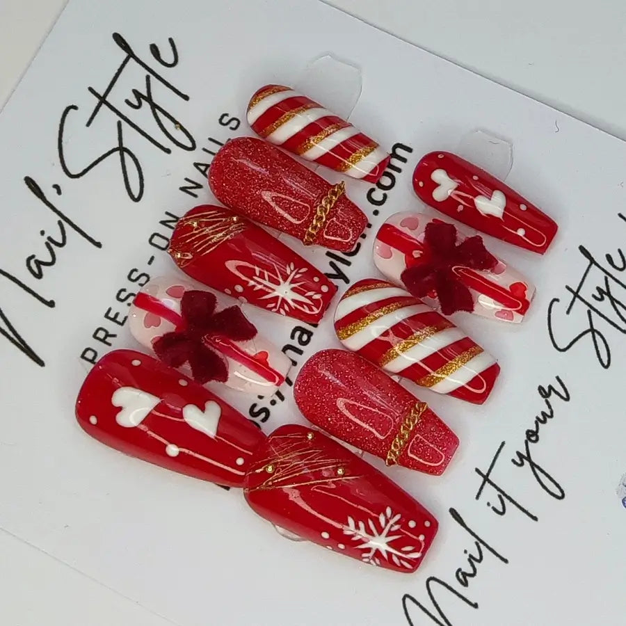 Détail des press-on nails Ivy Christmas - Faux ongles réutilisables par Nail'Style