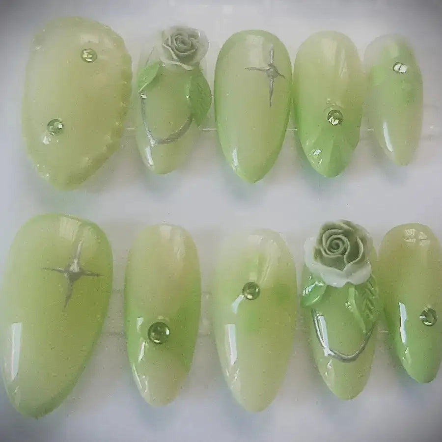 Faux ongles Jade vert pastel forme amande zen