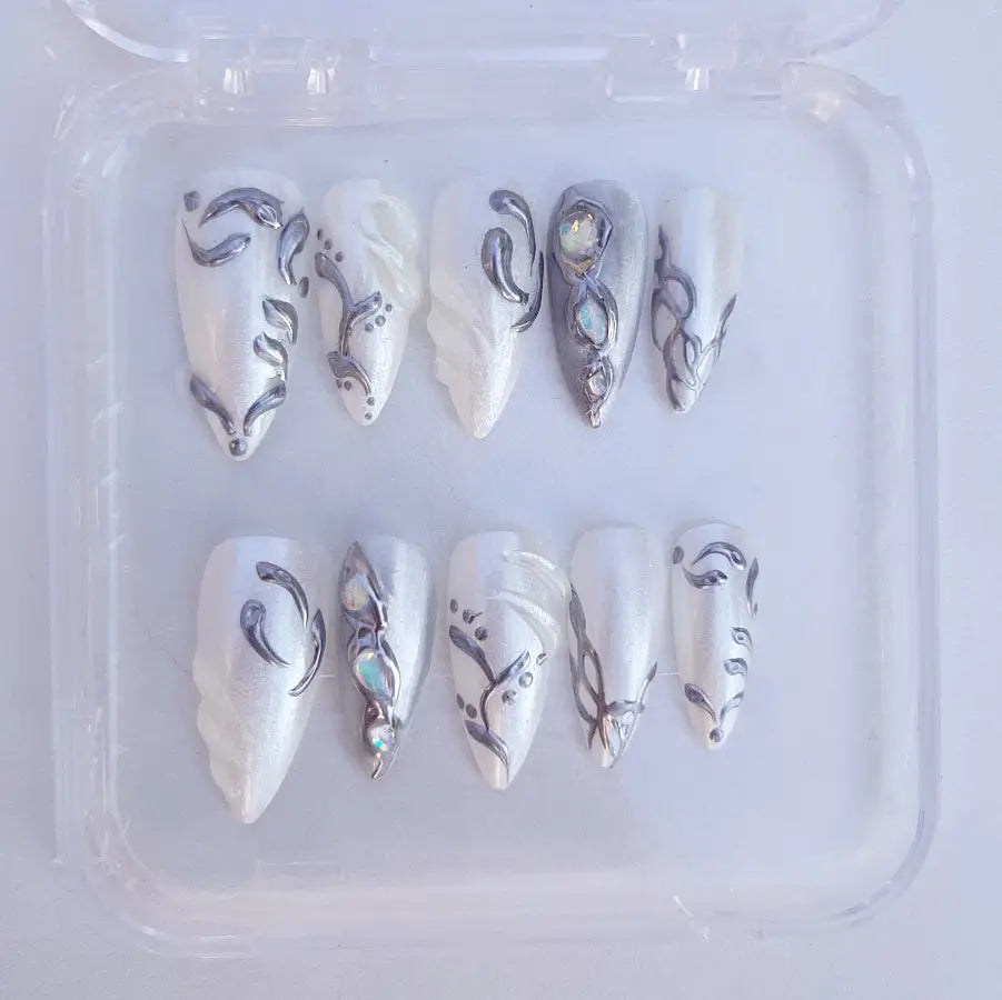 Press-on nails Lilou 3D métallique blanc argent