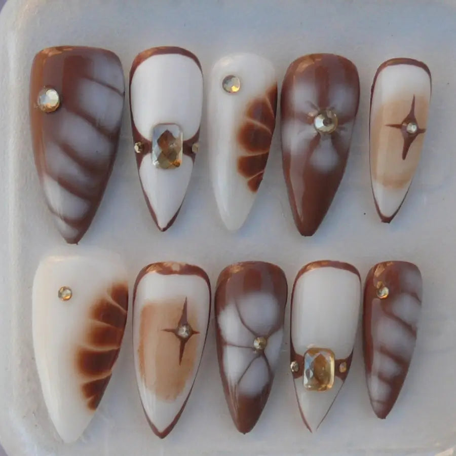 Press-on nails Moka latte blanc marron strass blooming
