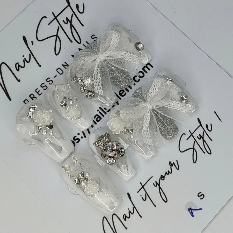 Press-on nails Pearl White - Faux ongles blancs nacrés faits main par Nail'Style