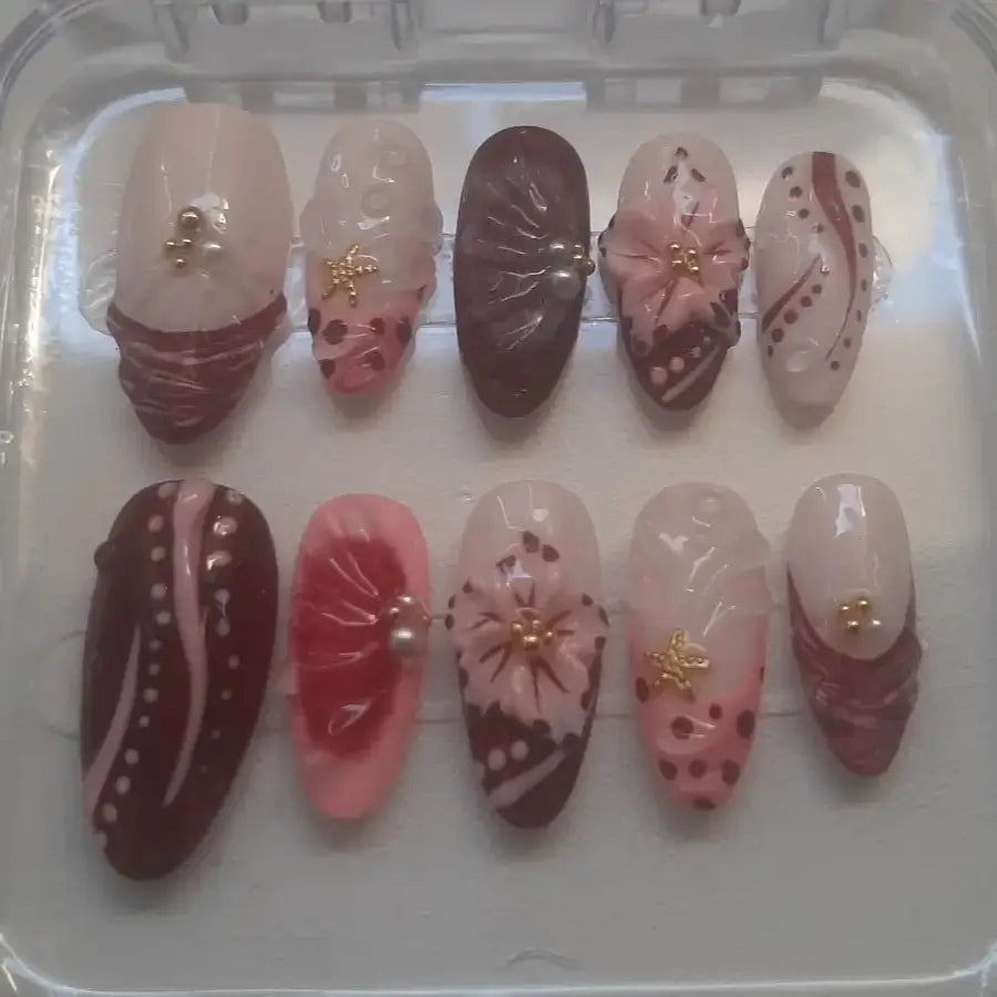 Laissez vos ongles raconter une histoire d'élégance naturelle avec Petal Perfect - parce que chaque détail doit être aussi beau qu'une fleur en pleine floraison.