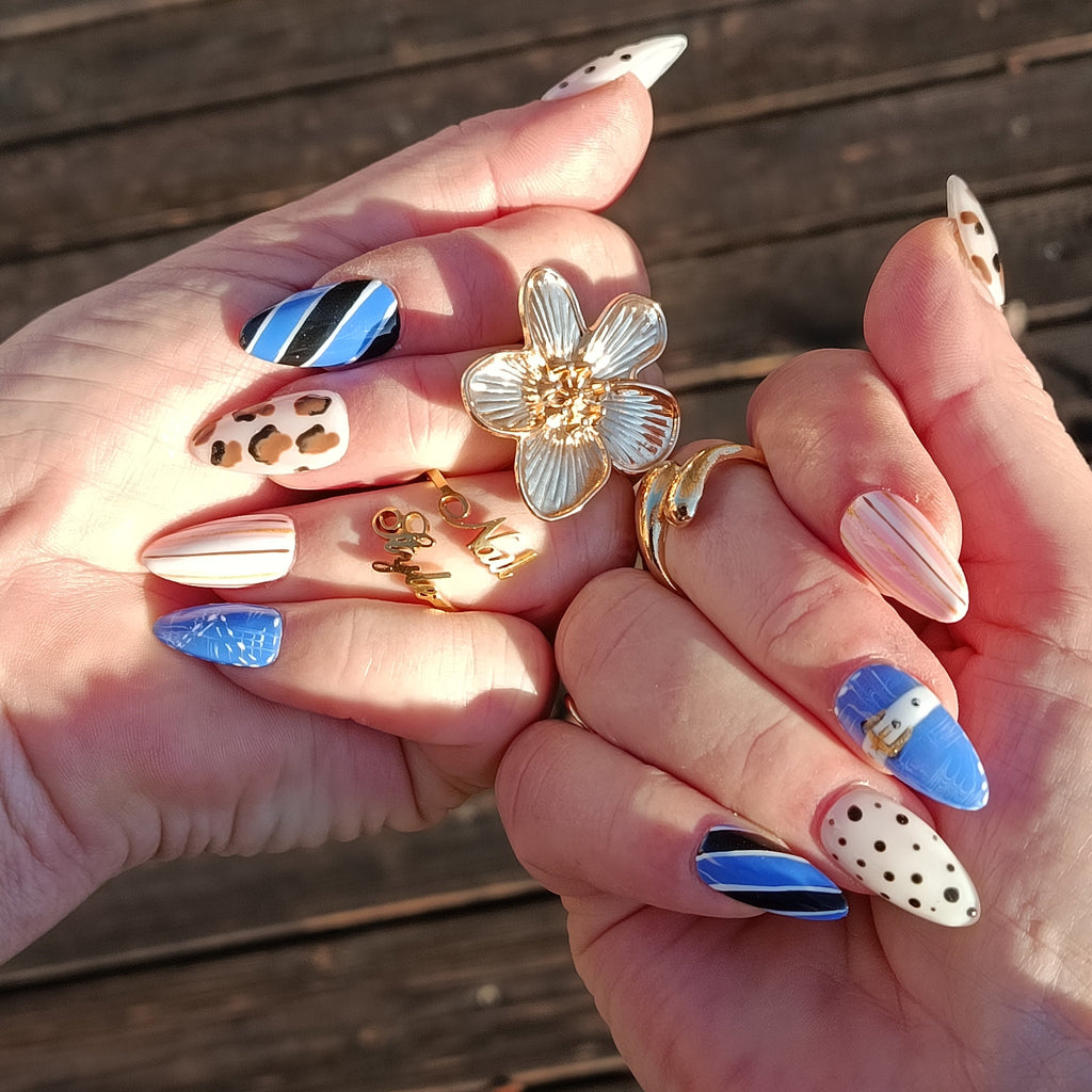 press on nails bleu jeans et léopard, amande medium, fabrication artisanale française