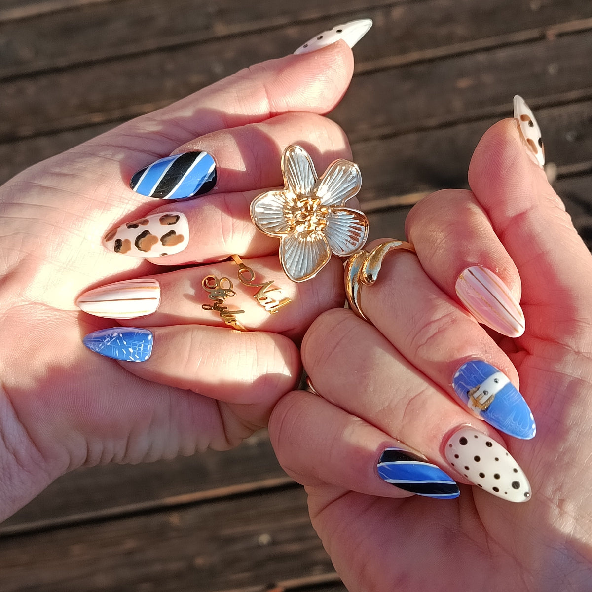 press on nails bleu jeans et léopard, amande medium, fabrication artisanale française