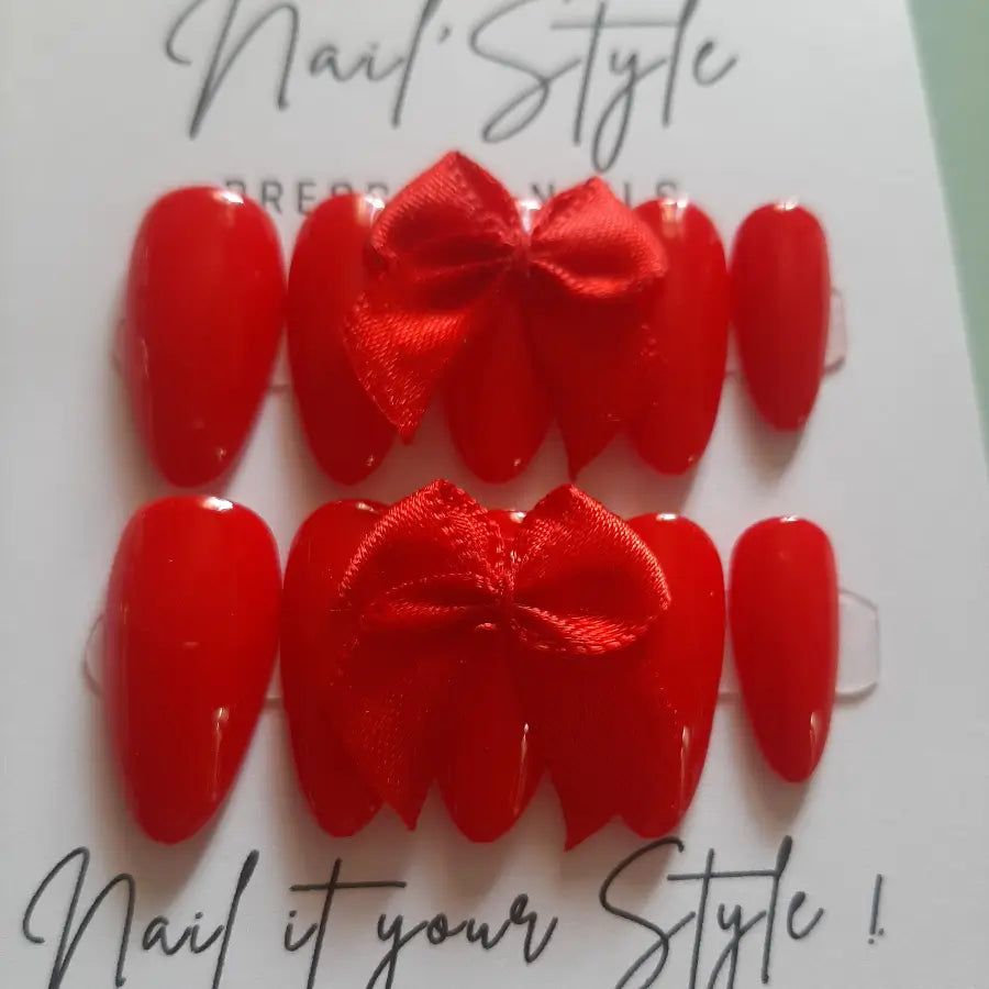Press-On Nails Red Bow - Rouge intense, forme Amande