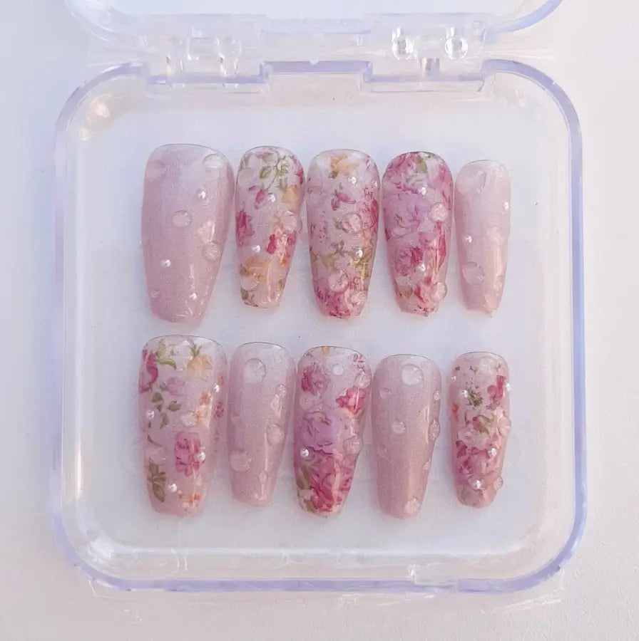 faux ongles nailstylefr rose cat eyes avec foil fleurs et gouttes effets 3D