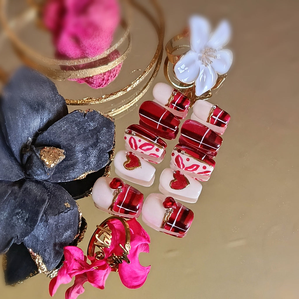 faux ongles réutilisables, facile d'application, press on nails écossais, rouges et blanc, coffin court. faits main en France.