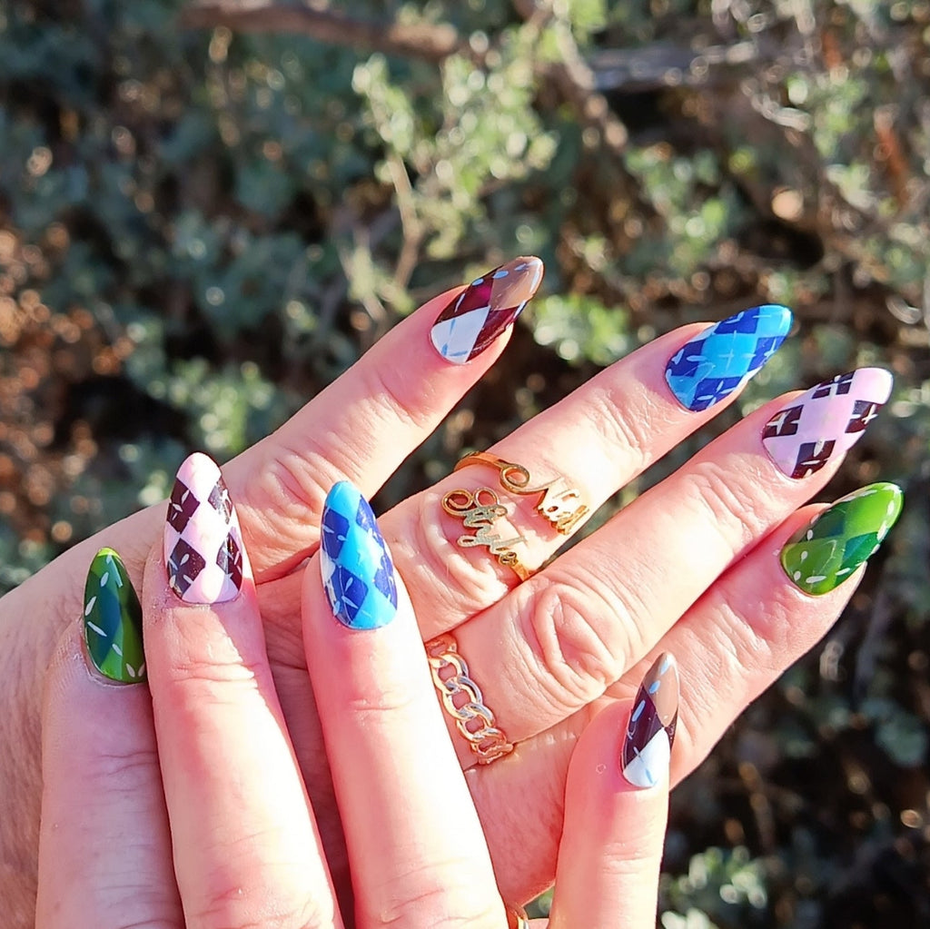 faux ongles français réutilisables, nail'style collection, fabrication artisanale, motif jacquard. Tendance 2026