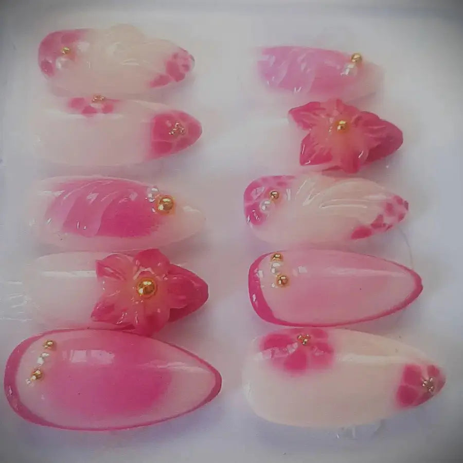 Faux ongles trsè tendance blanc et rose violet, fleurs 3D et strass