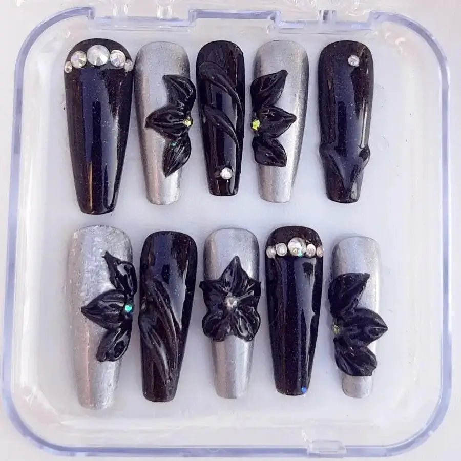 Faux ongles Diva noir chrome argenté élégant