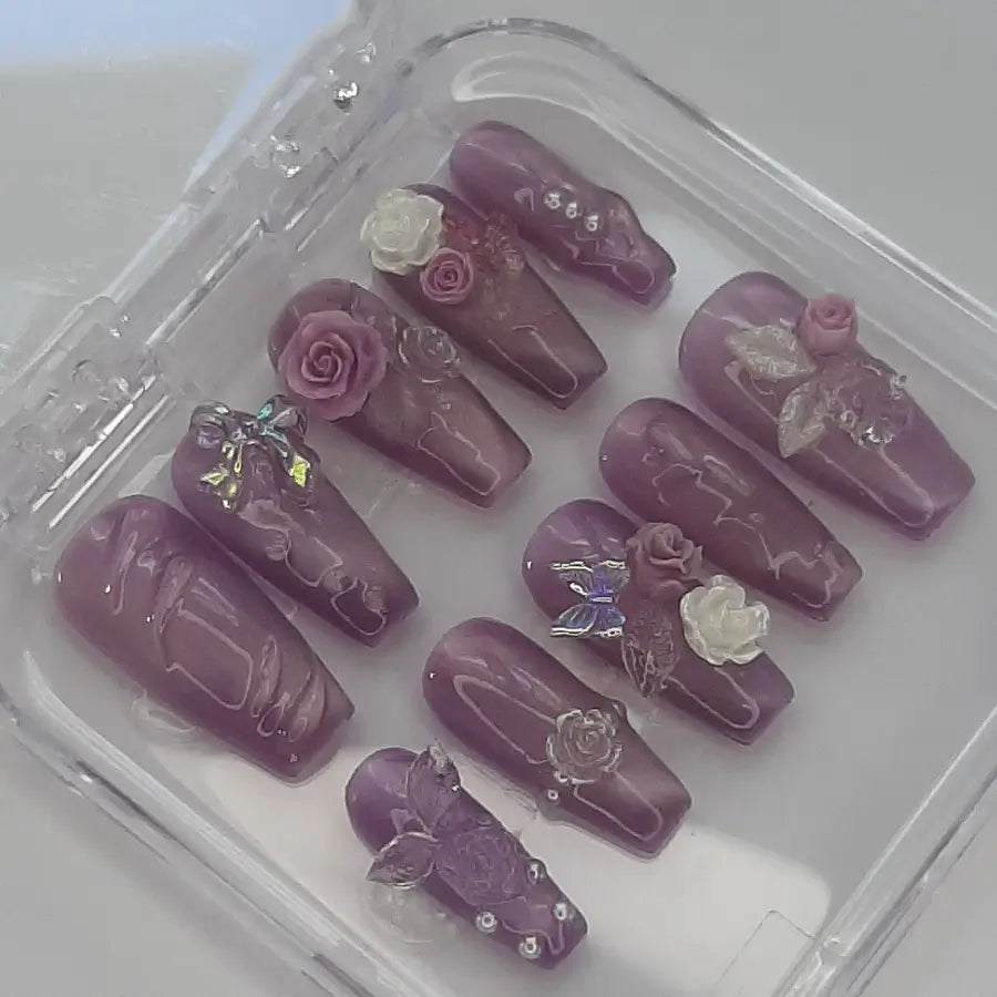 Vue détaillée des faux ongles florane cat eyes qui sublimeront vos mains