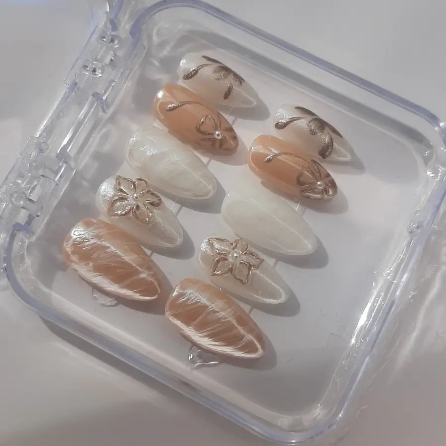 faux ongles stylés, fleurs 3d, marbré, nacré et paint doré