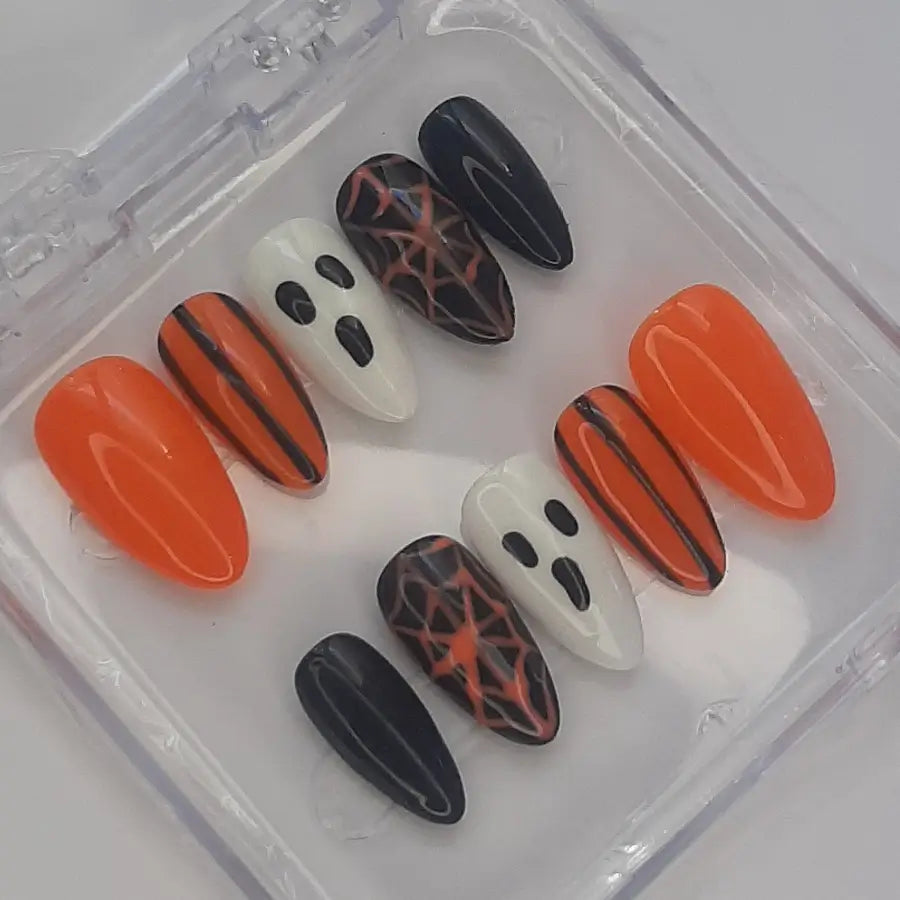 collection halloween, c'est faux ongles tendance orange noir et blanc apporteront frayeur sur vos ongles