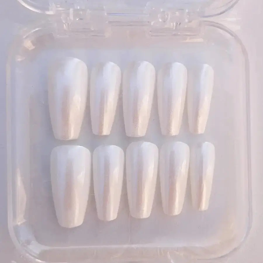 Faux ongles Perle de lune blanc nacré douceur