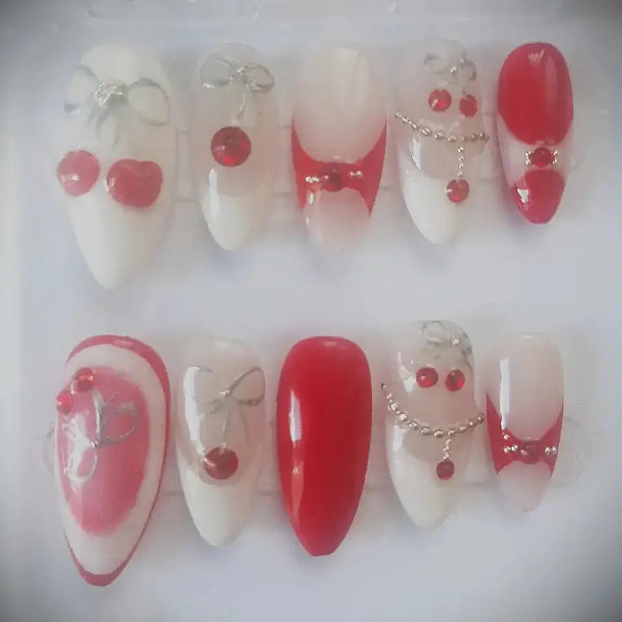 Faux ongles Insta love cerise et rouge sur une base nude