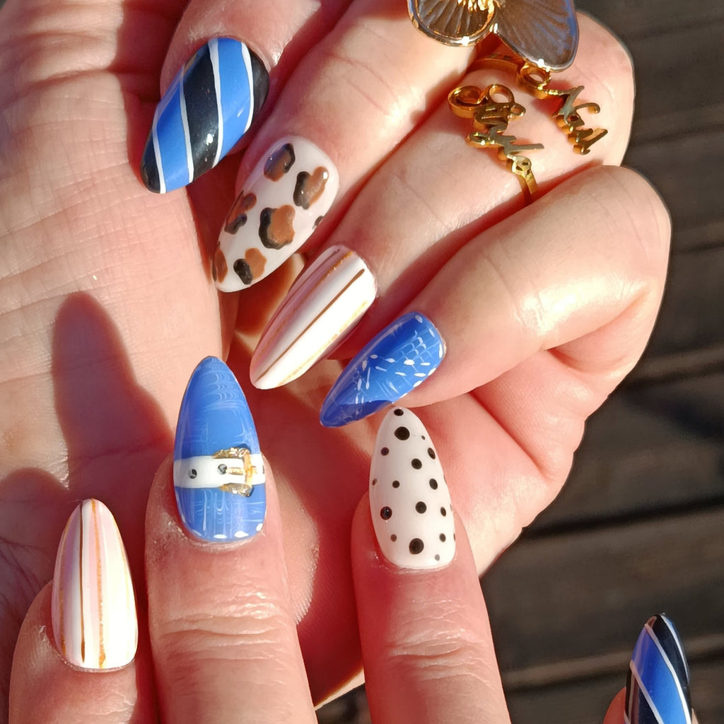 set de press on  nails, amande médium, bleu, blanc, noir, motif jeans et léopard