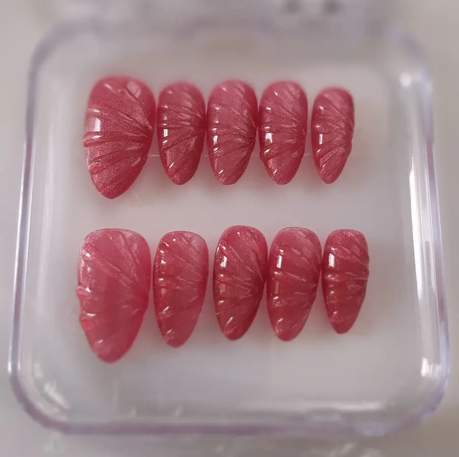 faux ongles cat eyes rouges et effet 3D