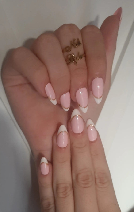 Manucure parfaite et professionnelle avec les press on nails rosy glow de chez nailstylefr