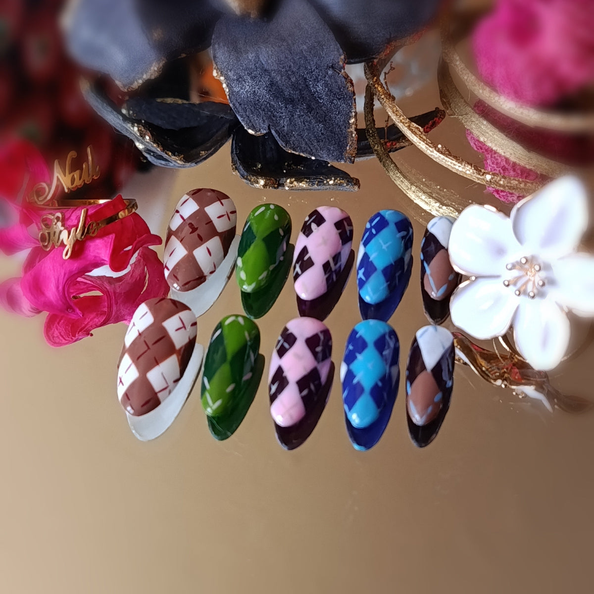 Press on nails français, fabrication artisanale, faux ongles réutilisables, facile d'application.