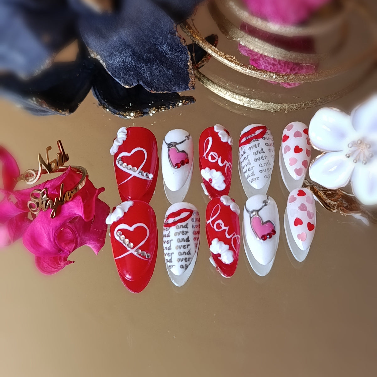 Pose amor amor, press on nails réutilisables, application facile. Amande medium, fabrication française, rouge et blanc, cœurs roses, chrome argenté