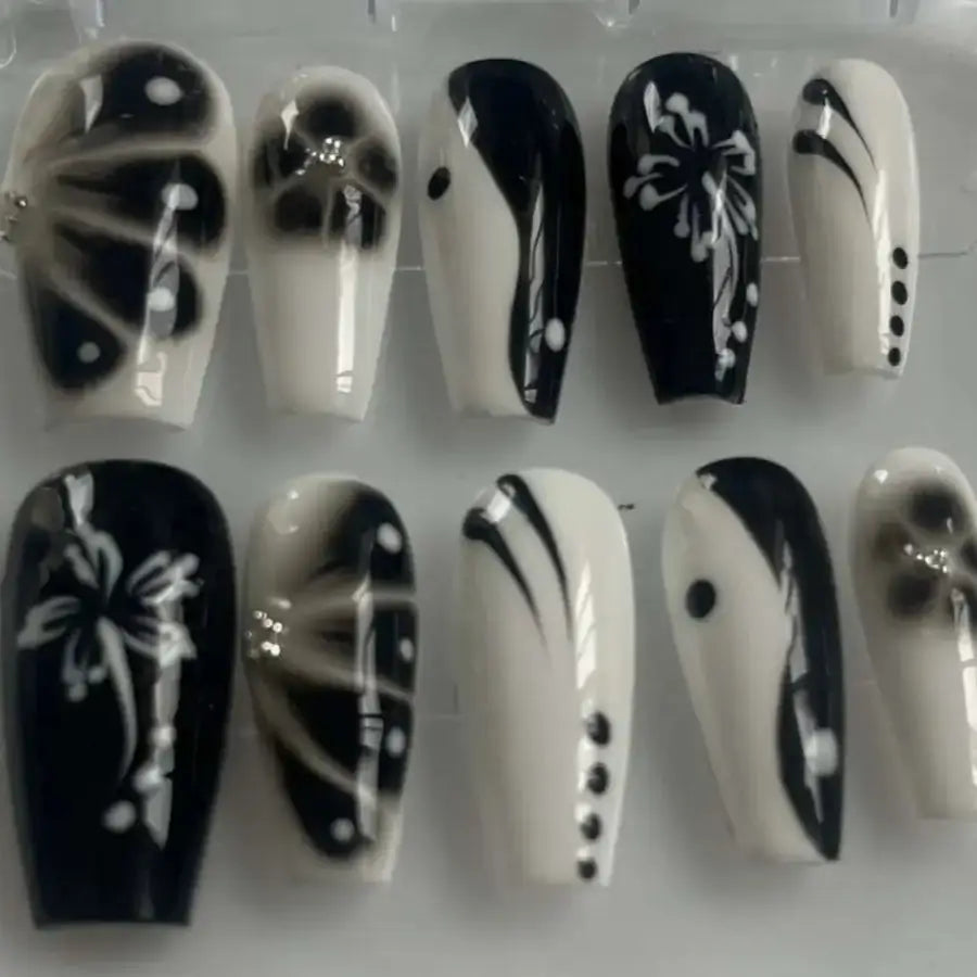 Press-on nails Yin Yang équilibre beauté contraste