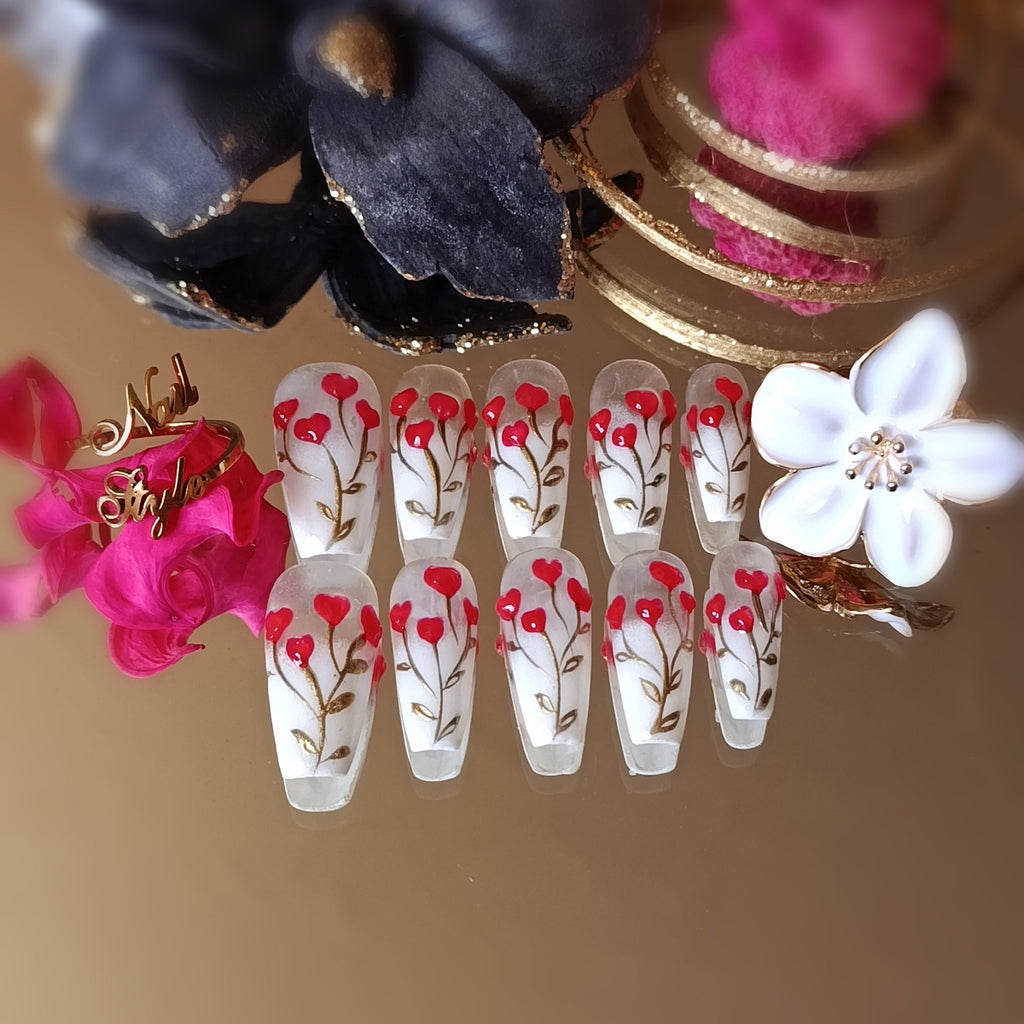 faux ongles réutilisables, facile d'application, collection saint valentin nailstylefr, coffin medium, blanc et cœurs rouges, chrome