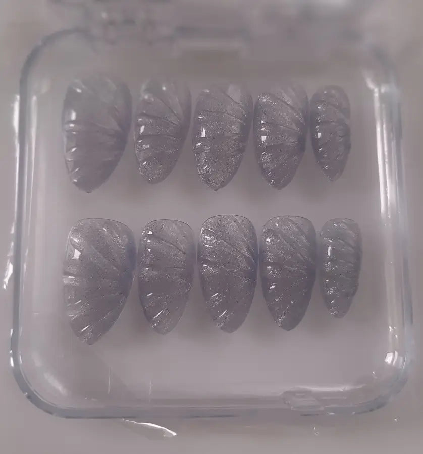 faux ongles cat eyes gris et effets 3D