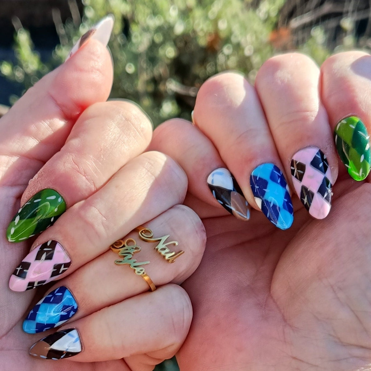 vue de l'ensemble des faux ongles jacquard style, press on nails nailstylefr collection. Tendance 2026