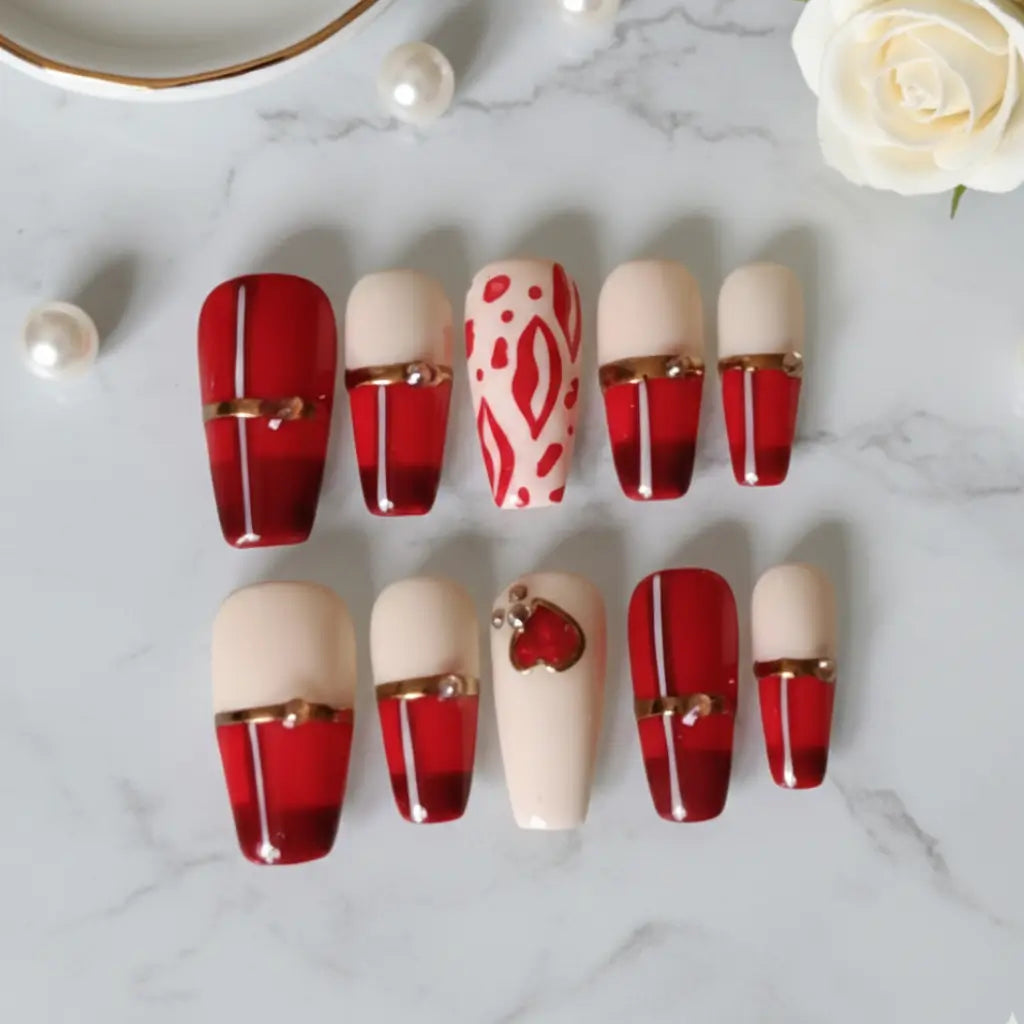 faux ongles aux allures écossaises, fabrication artisanale française. Forme Coffin.