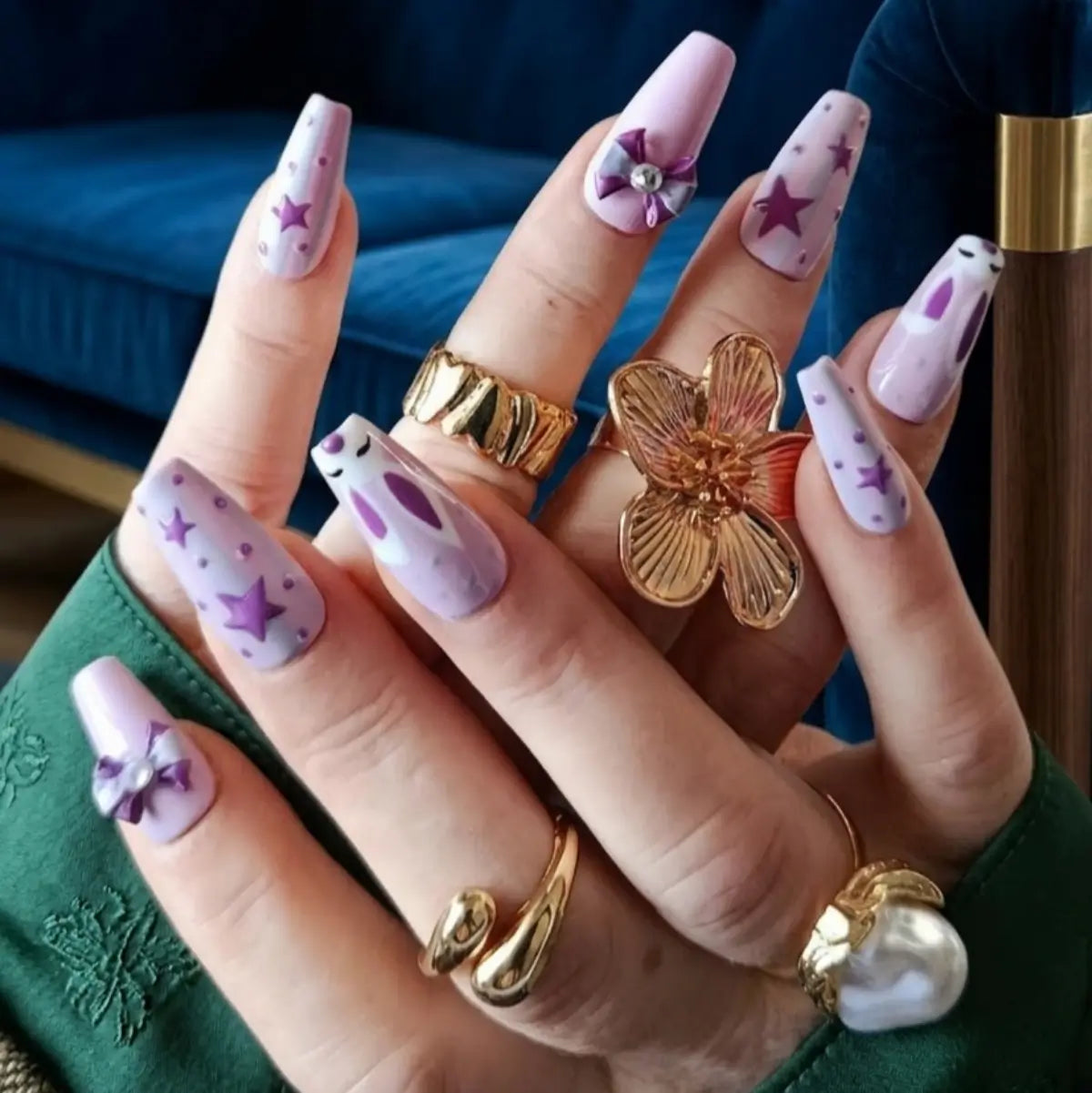 Faux ongles press-on Bunny Vibes – détail lapin kawaii et nœud 3D avec strass, forme coffin lilas, faits main en France