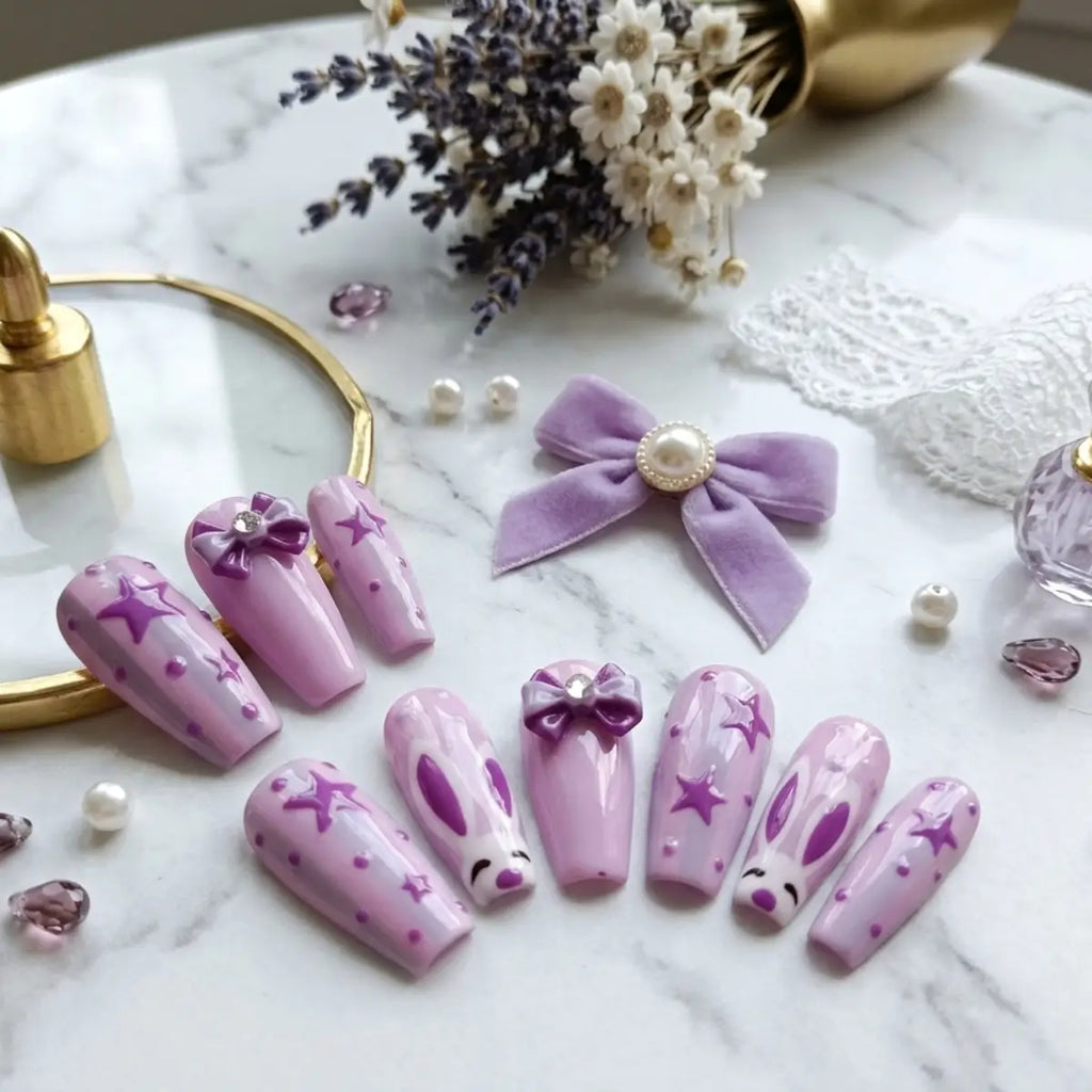 Press-on nails Bunny Vibes - Faux ongles violets avec étoiles, nœud 3D et motif lapin, faits main en France