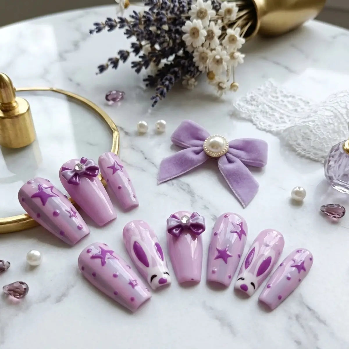 Press-on nails Bunny Vibes - Faux ongles violets avec étoiles, nœud 3D et motif lapin, faits main en France
