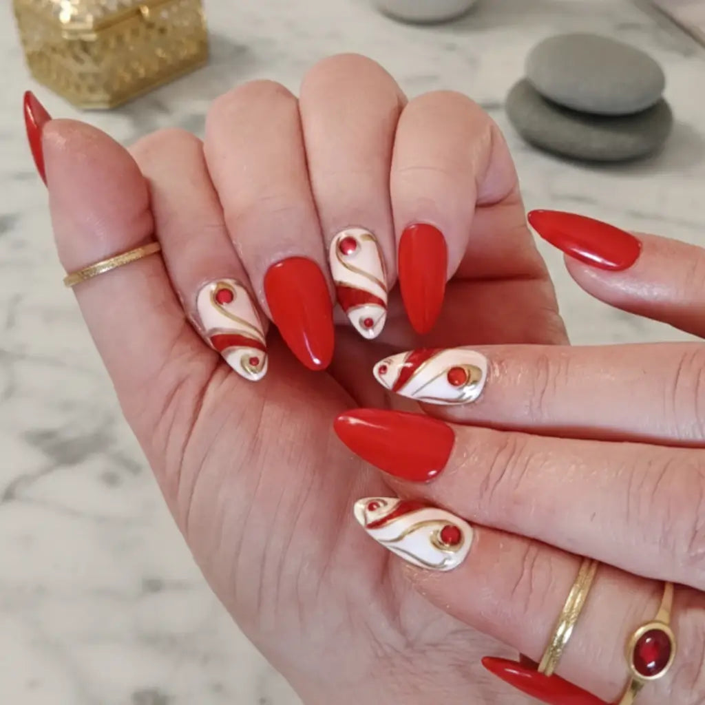 Faux ongles réutilisables Mélodia - rouge vermillon brillant avec design nude et strass, Nail'Style