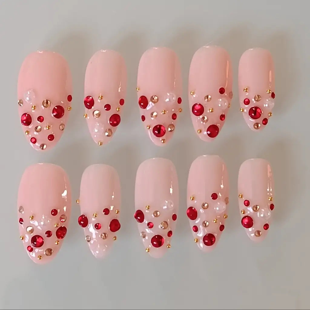 Press-on nails Signature rose poudré glossy et strass rouges dorés - Nailstylefr